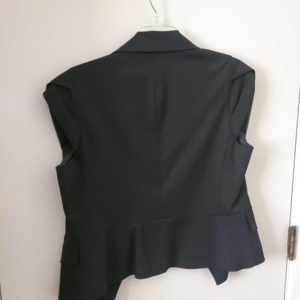 Sleeveless jacket new york and company size s